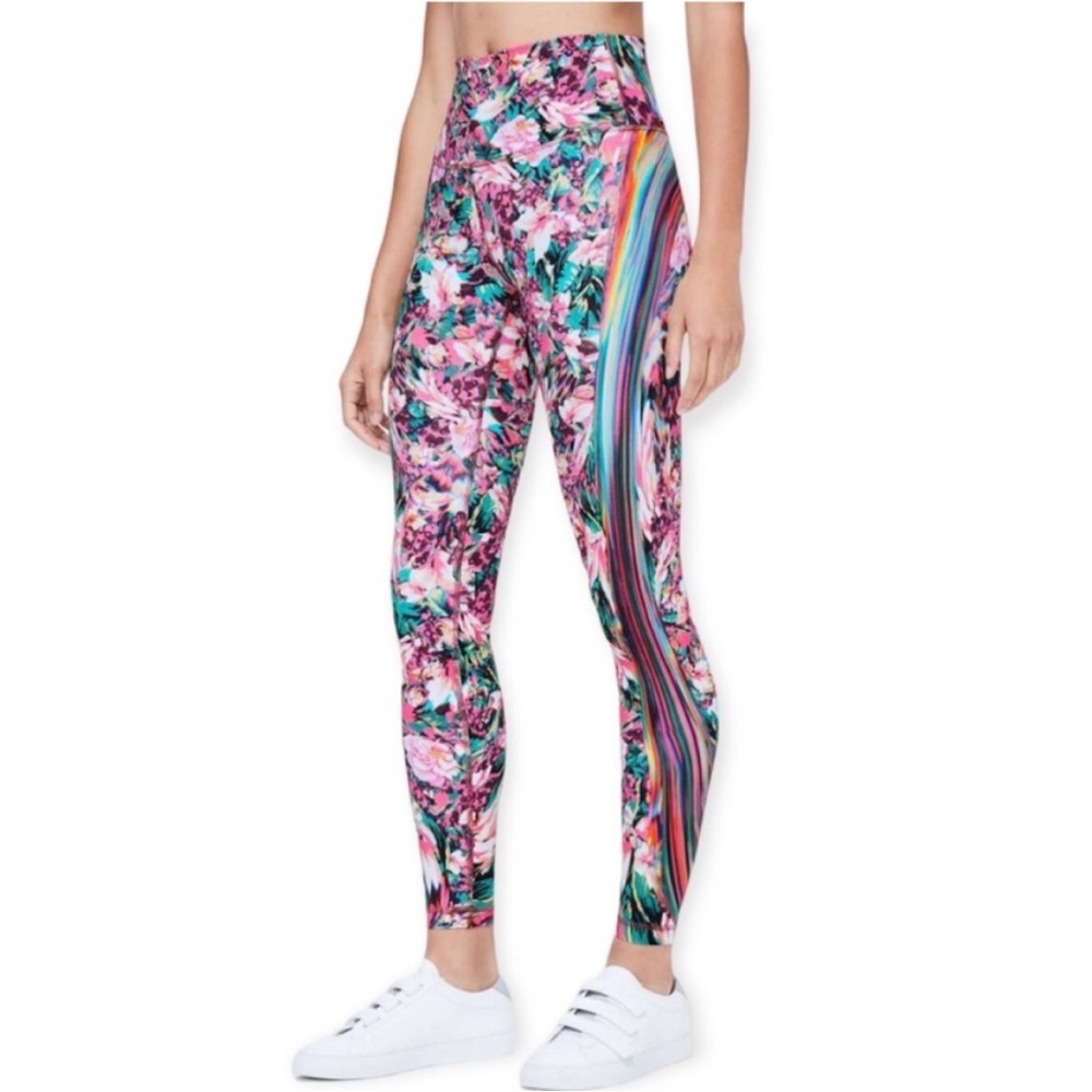 Absolutely gorgeous and fun winder under Lululemon tights. Size 4. New w tags